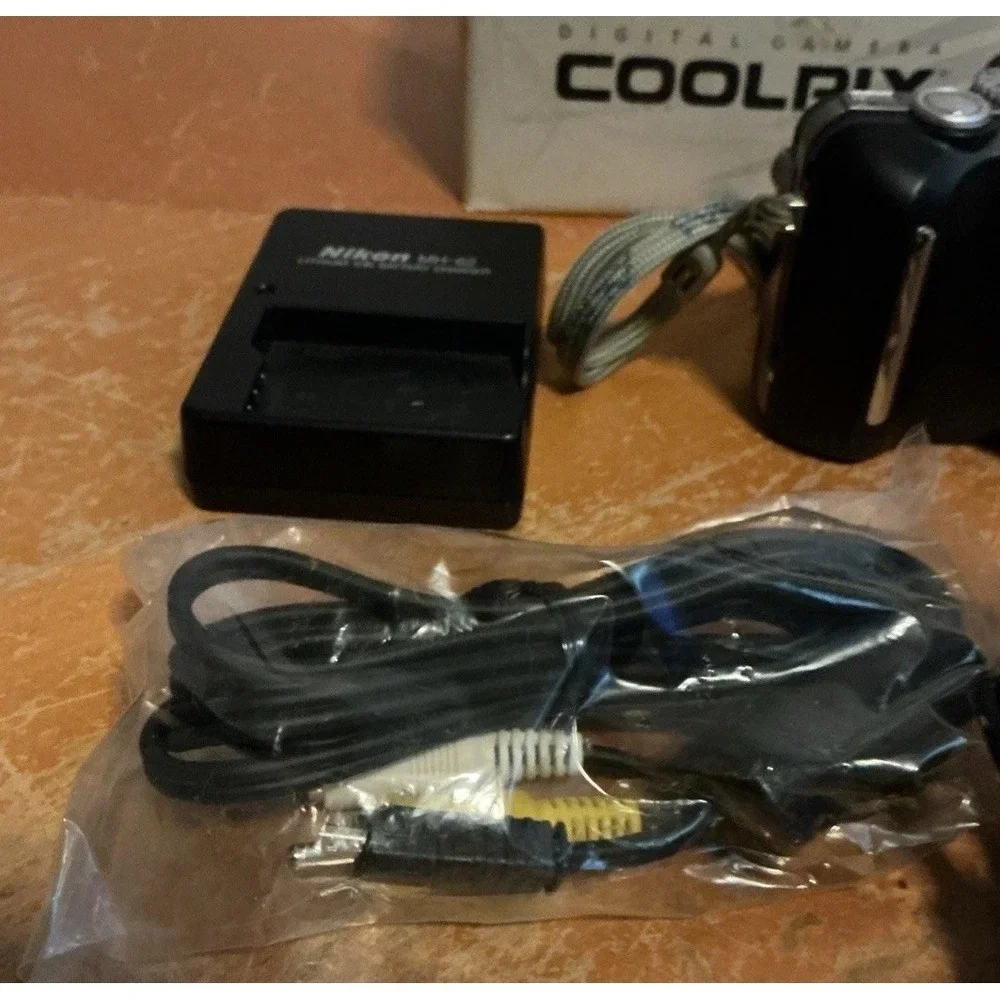 Nikon Coolpix P1 8MP Digital Camera Black 8.0 megpixels, 3.5x Zoom Lens Error
